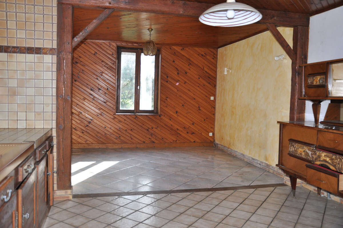Jolie longère à la campagne, avec 6 chambres et 5610 m2 de terrain - photo 3