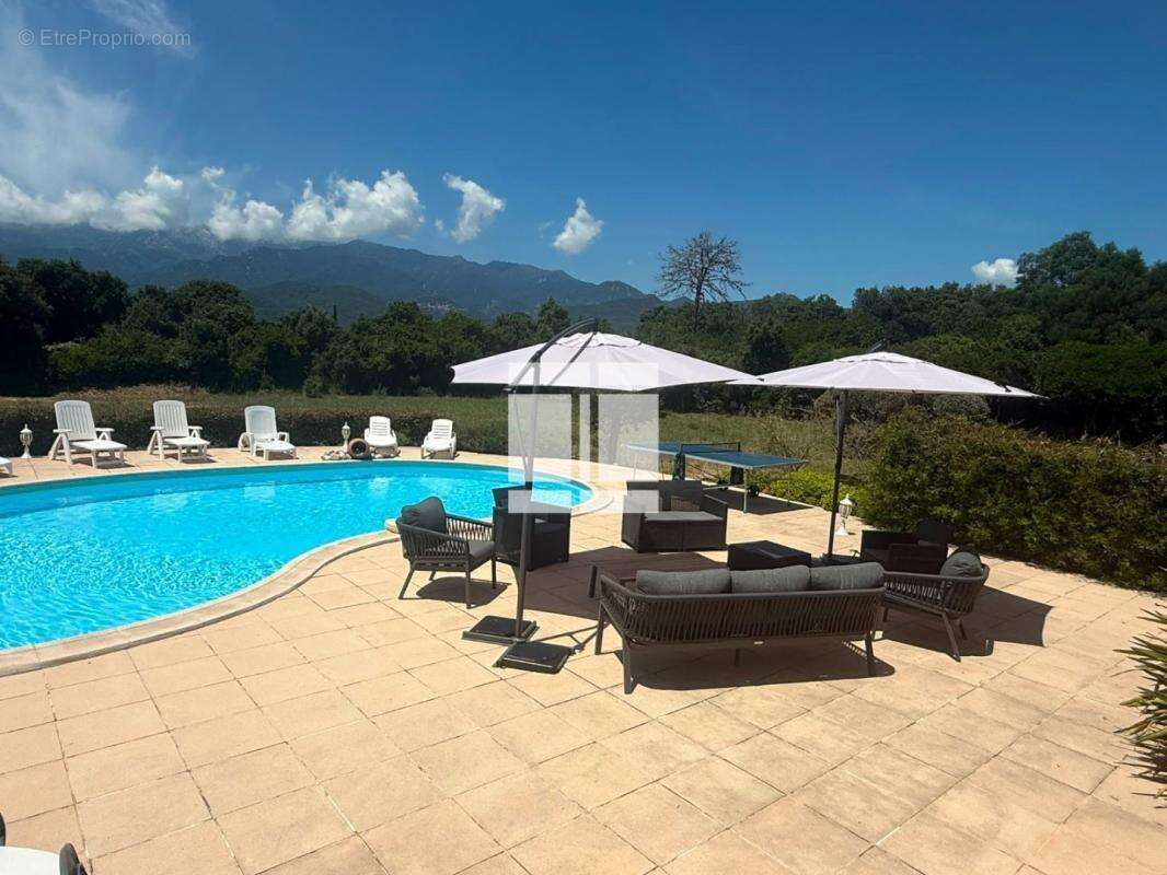 Charmante villa de 167m2 avec piscine édifiée sur un terrain de 2 722m2 - photo 17