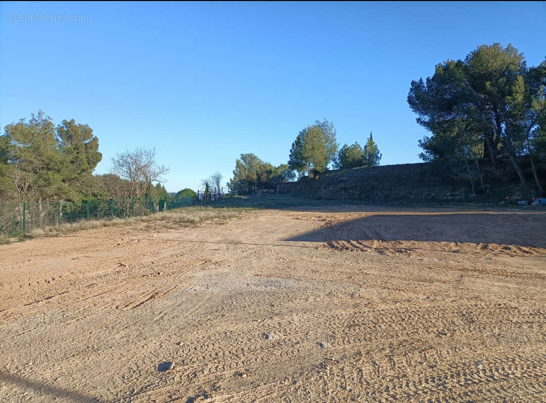 Terrain à LEZIGNAN-CORBIERES