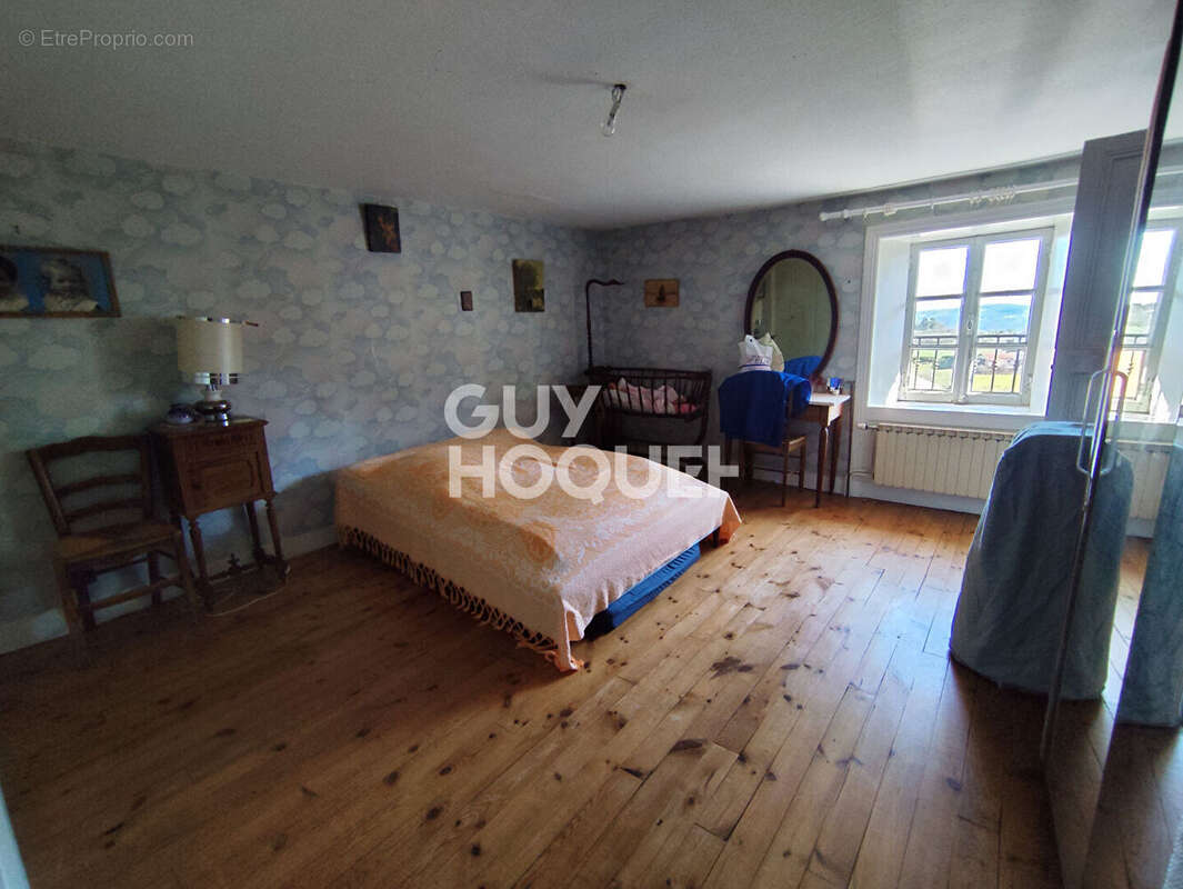 Maison à SAINT-GEORGES-EN-COUZAN