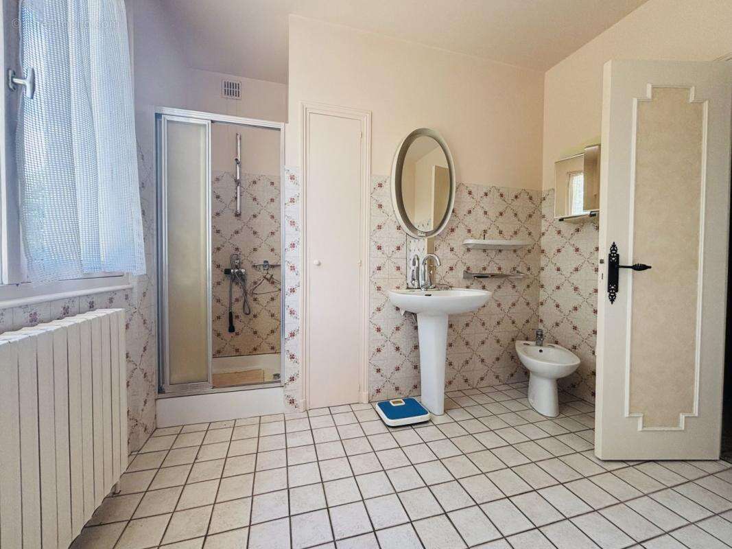 Maison 167 m² à Boussac  - photo 4