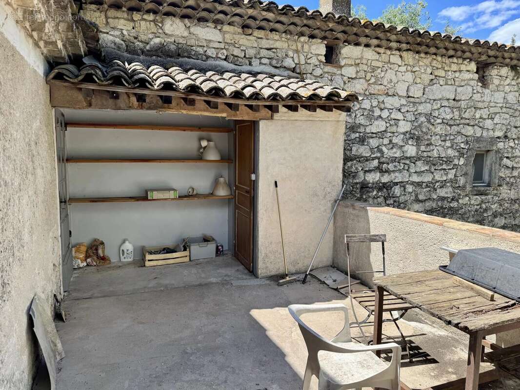 Maison à SAINT-CHAPTES