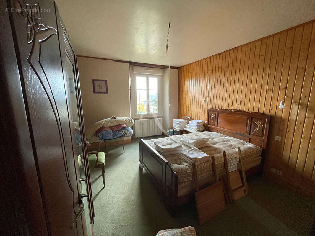 Maison à LE GENEST-SAINT-ISLE