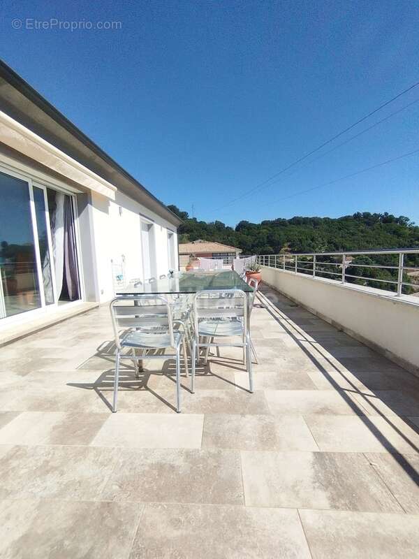 Maison T5 de 124 m2, avec grande terrasse et vue panoramique sur la mer, parking et son jardin à FOLELLI 20213 (HAUTE CORSE) - photo 17