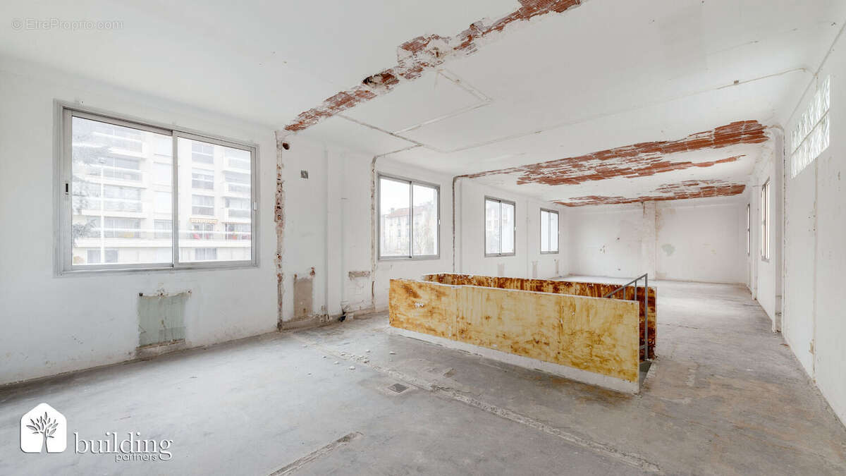 Courbevoie Hôtel de Ville - Local commercial de 3 niveaux de 740,44 m² avec jardin - photo 10
