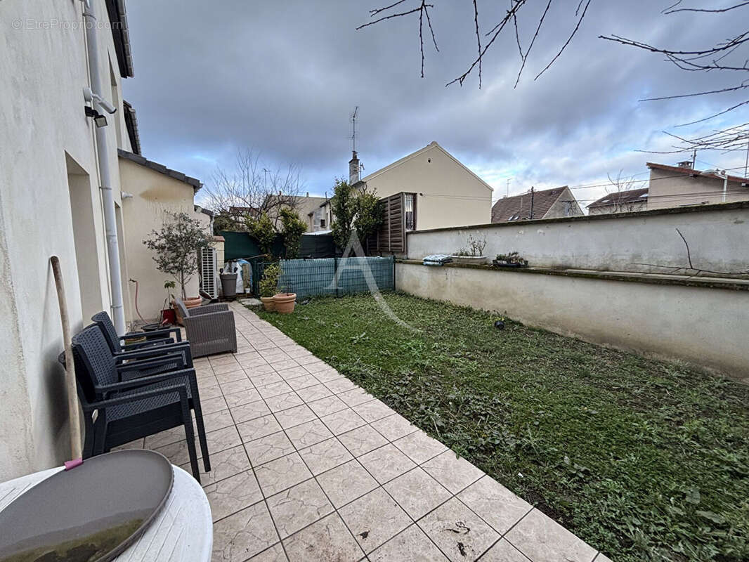 Maison à LA COURNEUVE