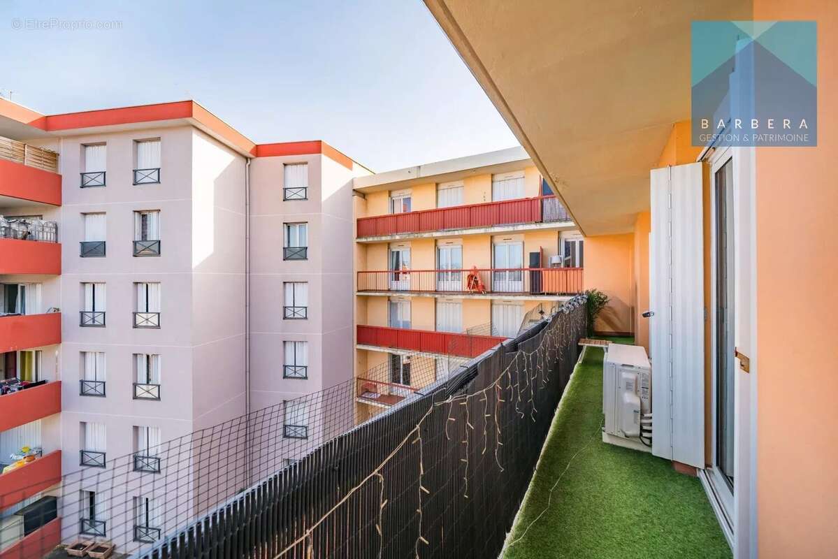 Appartement à SAINT-LAURENT-DU-VAR