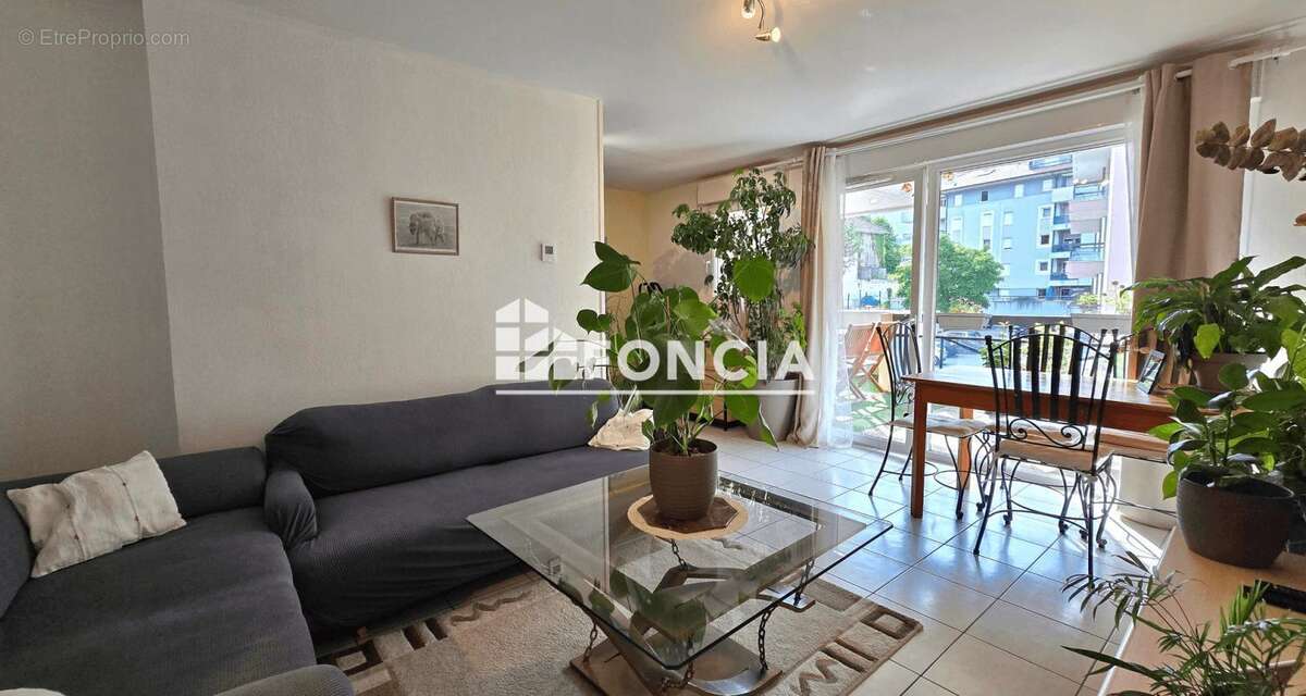 LA ROCHE-SUR-FORON : Appartement LOUE - T2 avec terrasse + Garage + Cave - photo 1