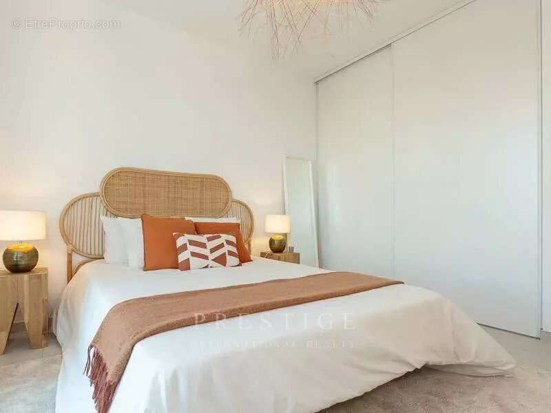 Appartement à SAINT-LAURENT-DU-VAR