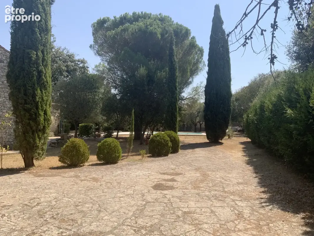 Exclusif,dans un village recherché, maison en pierre avec appartement indépendant sur un terrain de 2167 m2 et - photo 4
