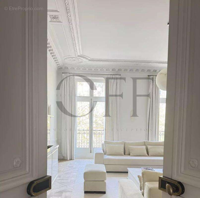 Appartement à PARIS-8E
