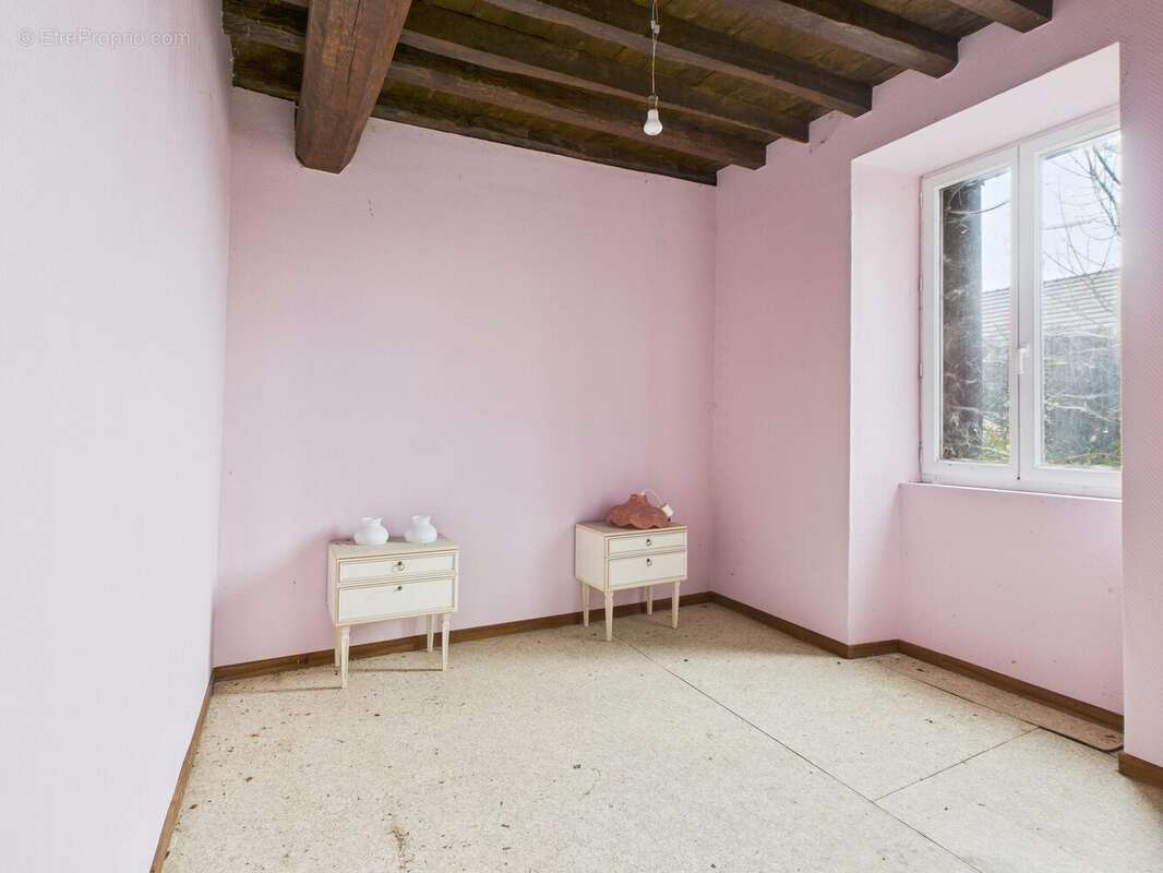 Maison à MAIZIERES-LA-GRANDE-PAROISSE