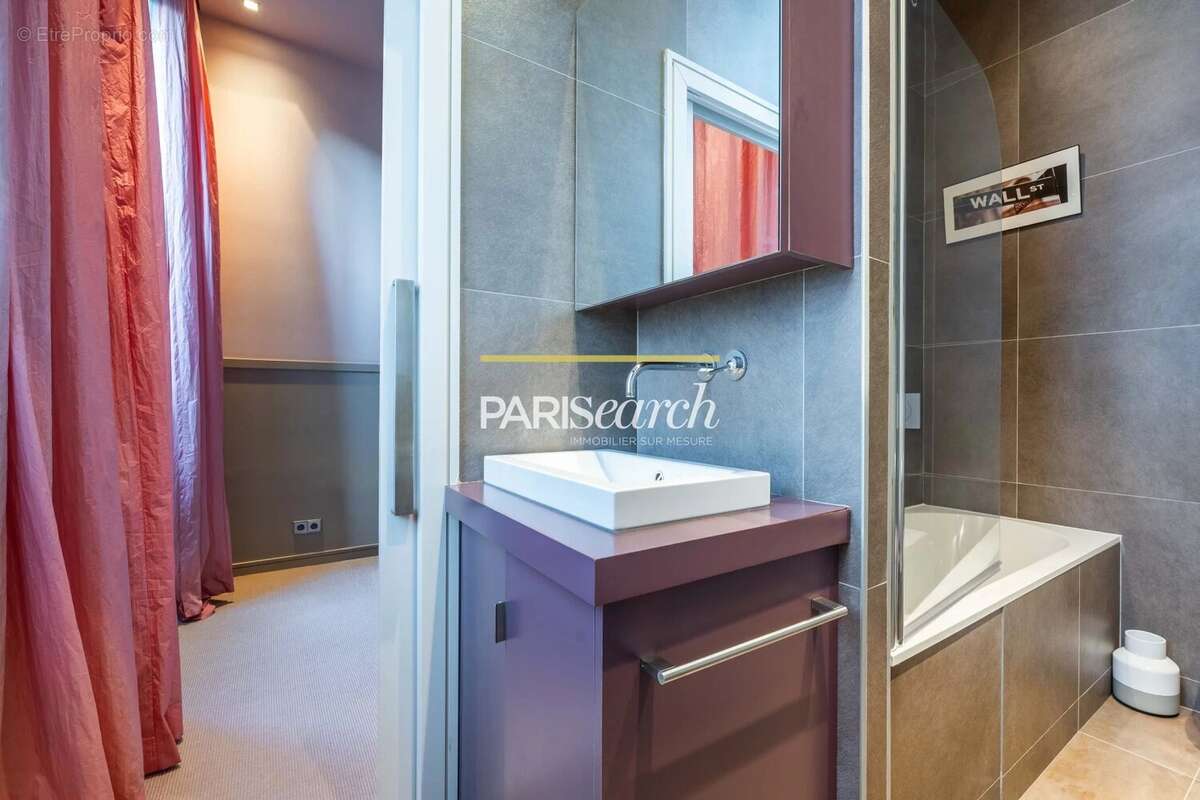 Appartement à PARIS-16E