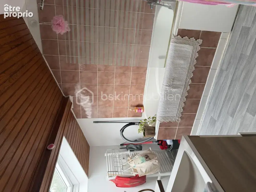 Immeuble de rapport - Local commercial avec 2 cellules - 2 appartements T2 - photo 9