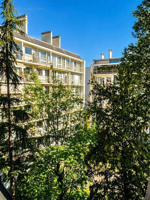 Appartement à NEUILLY-SUR-SEINE