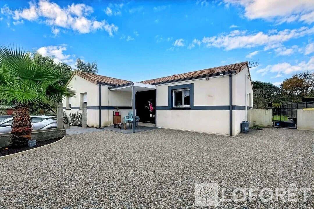 Maison à TIZAC-DE-LAPOUYADE