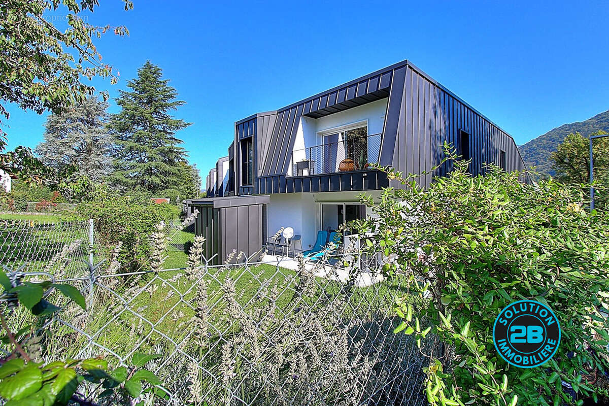 IMMEUBLE - Appartement à CHALLES-LES-EAUX