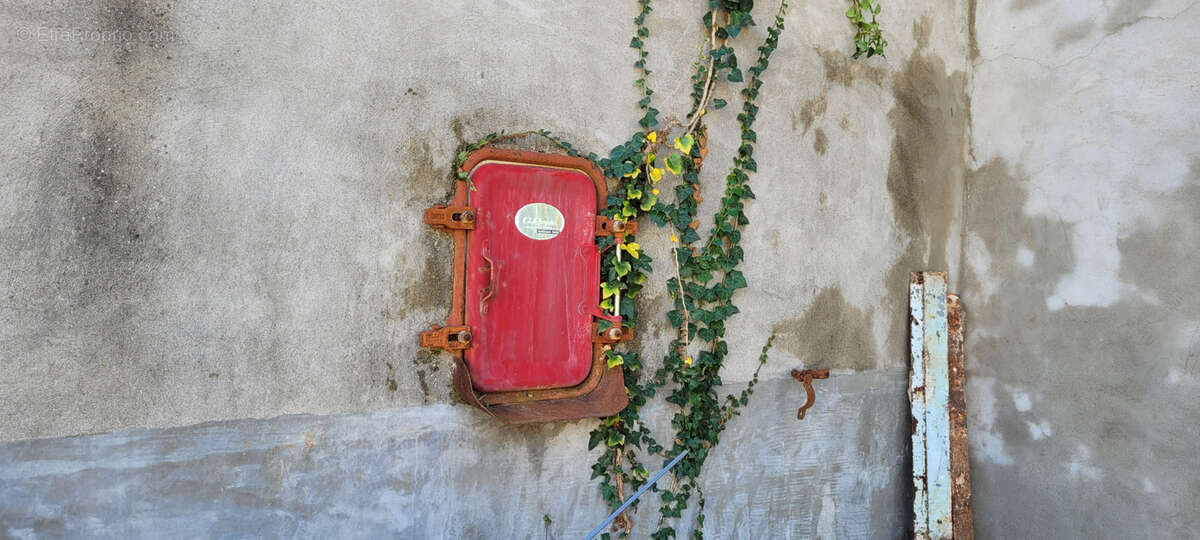 Maison à SANILHAC-SAGRIES