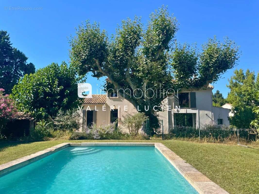 Maison à CHATEAURENARD