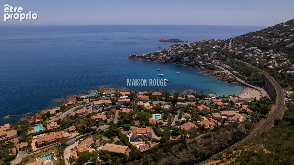Saint-Raphaël : Villa contemporaine d'exception avec vue mer panoramique et piscine à débordement » - photo 7