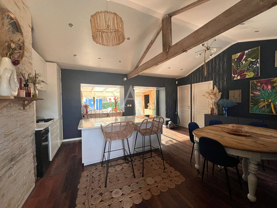 Maison à BEAULIEU-SOUS-LA-ROCHE