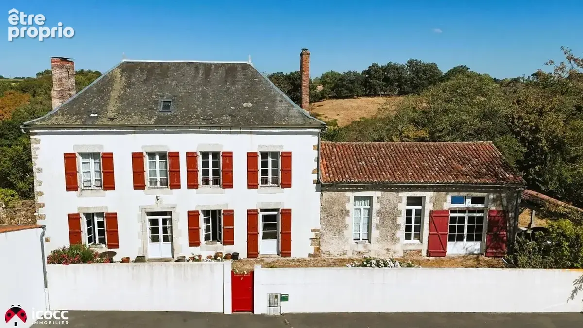 Maison 7 pièces 252 m² à vendre à Chateau-Guibert (85320) - photo 2