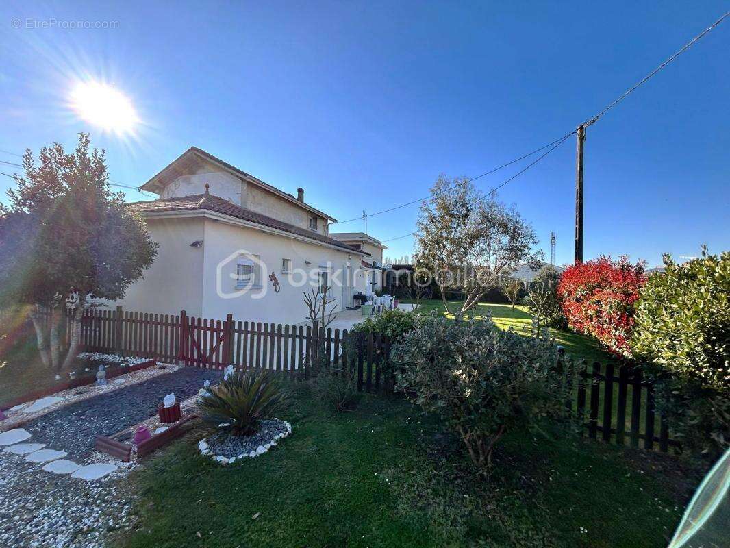 Maison à CADILLAC-EN-FRONSADAIS