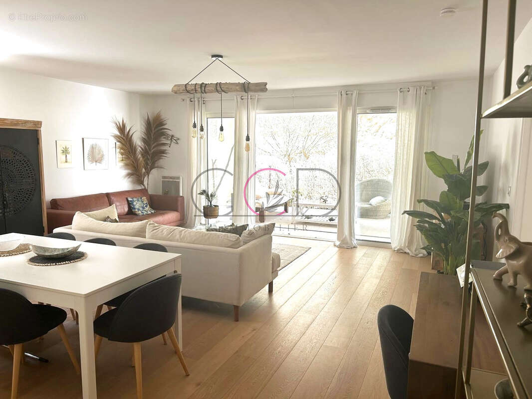 appartement T: 4 de  100 M2 vue dégagé - photo 3