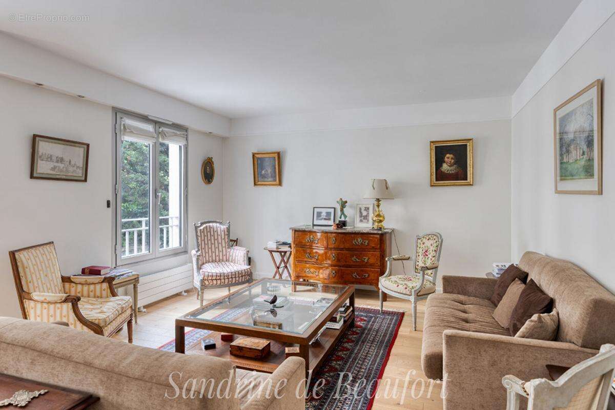 Appartement à PARIS-17E