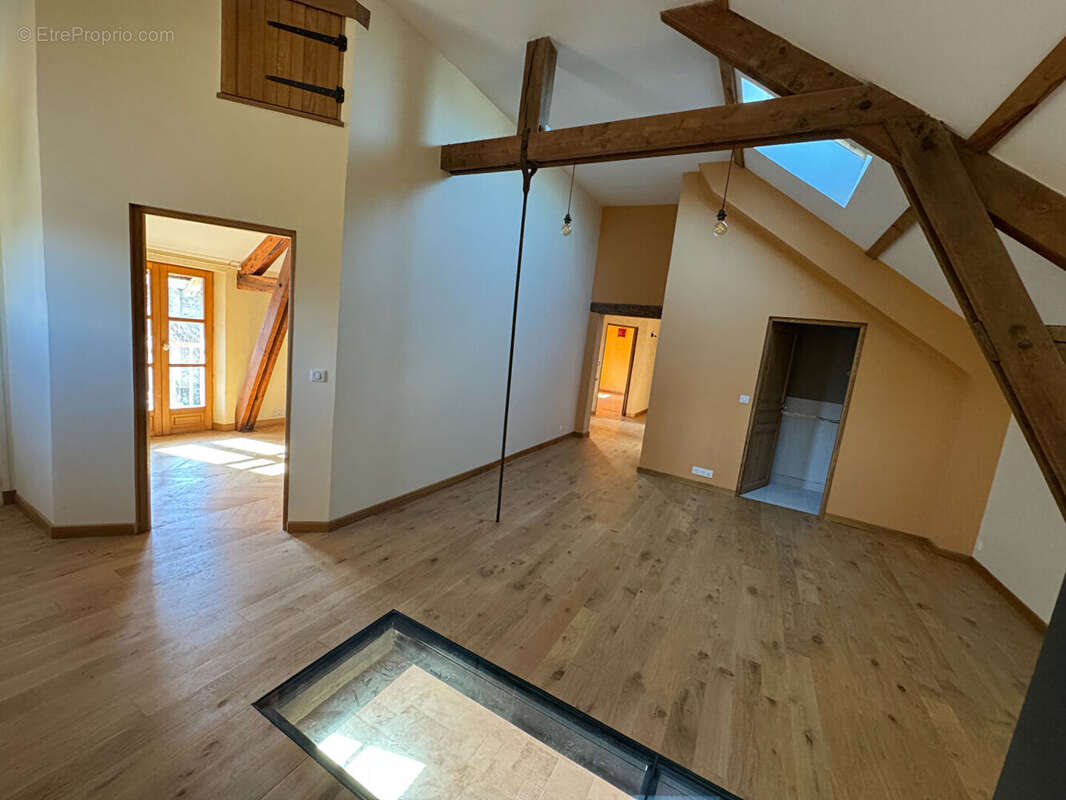 Ancien Corps de ferme du 19ème siècle rénové avec beau terrain centre de Garancières 7 pièces 210 m2 - photo 6