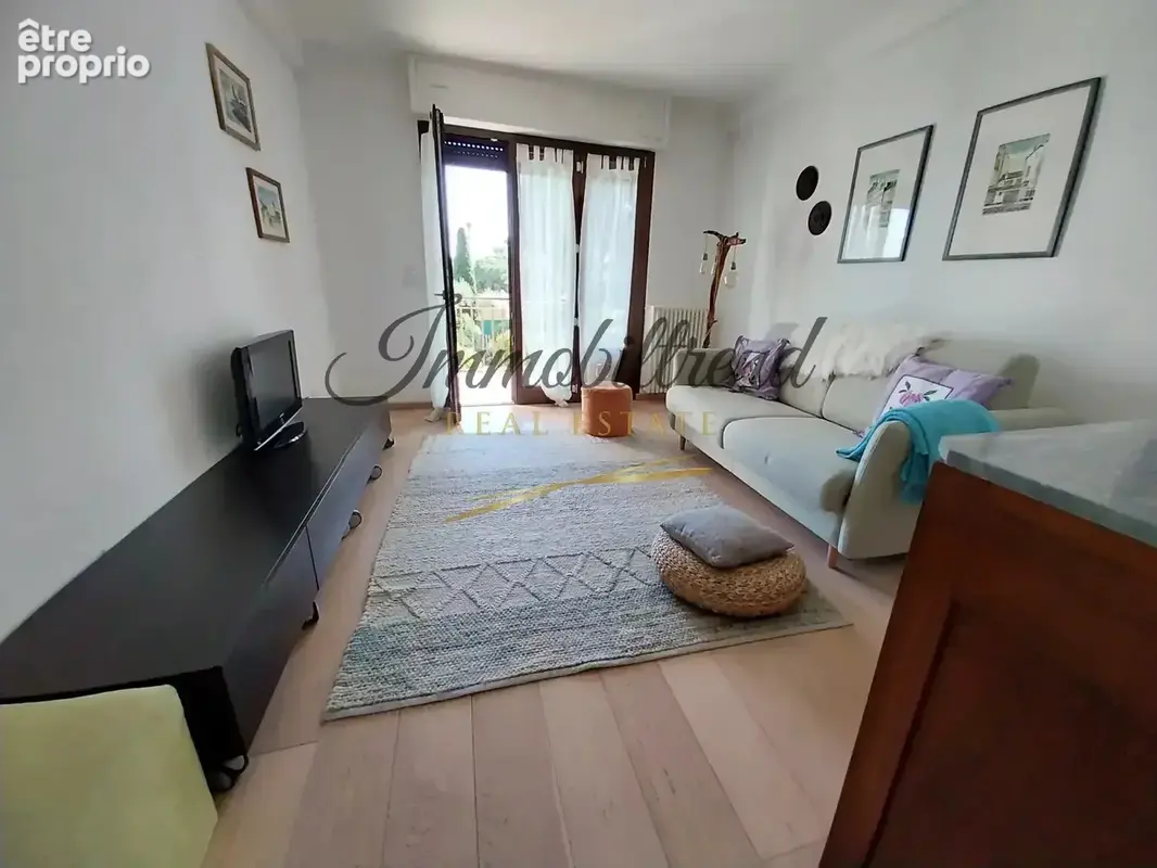 EXCLUSIVITE' !! - ROQUEBRUNE PLATEAU DU CAP MARTIN - Spacieux deux pièces traversant avec balcon, loggia, et cave - photo 4