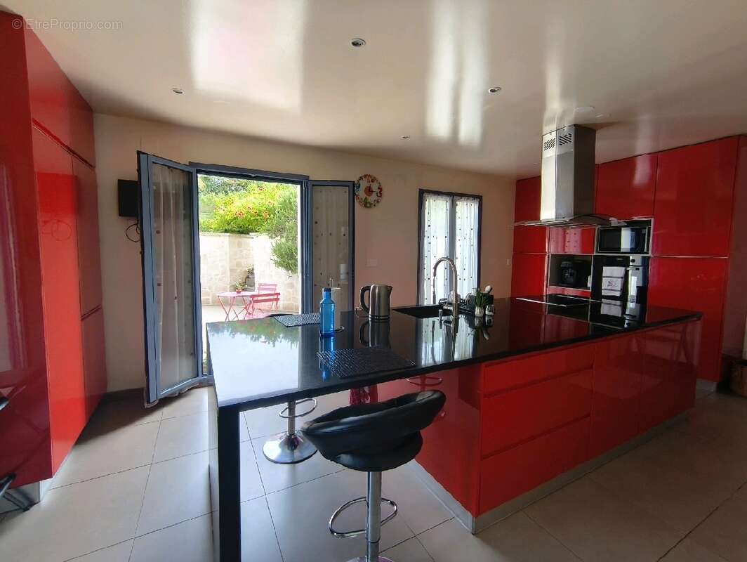 Maison à VALLANGOUJARD