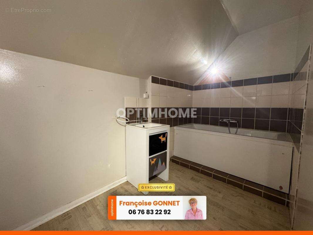 LONGERE de 215 m² - 6 pièces - 4 chambres - Piscine - 275 000 € - LAPAN - photo 19