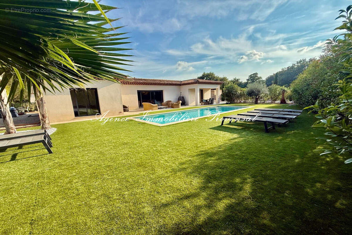 Maison à PLAN-DE-LA-TOUR