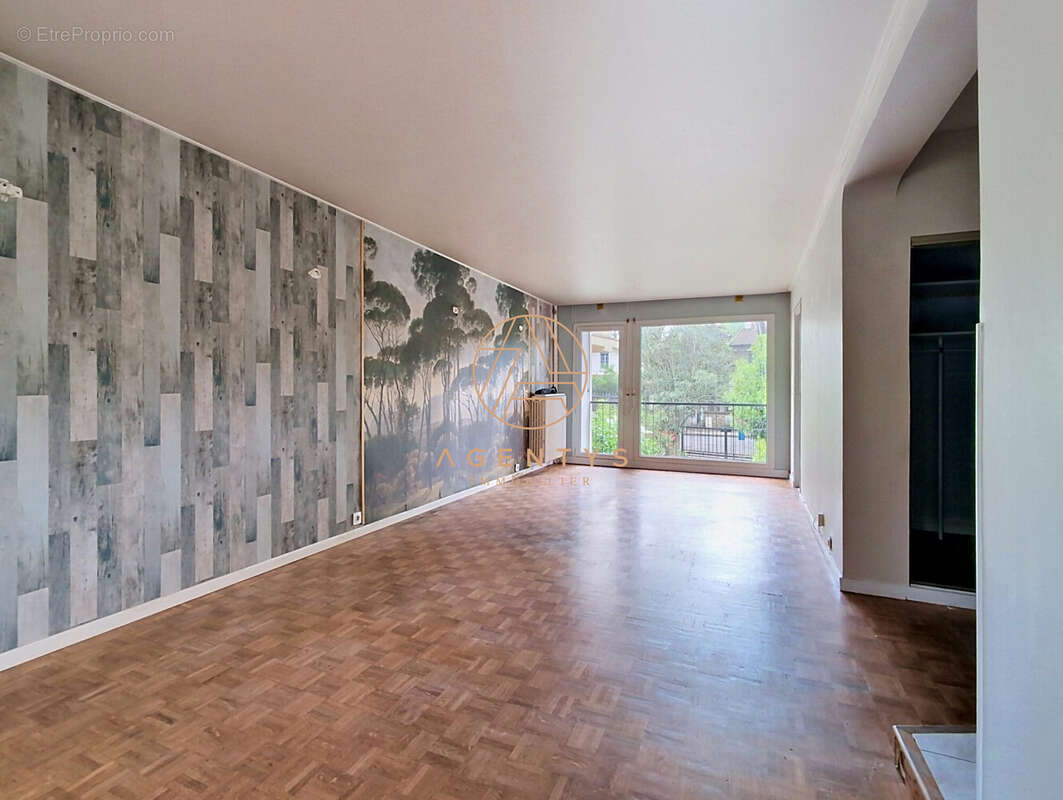 Appartement à SAINT-MAUR-DES-FOSSES