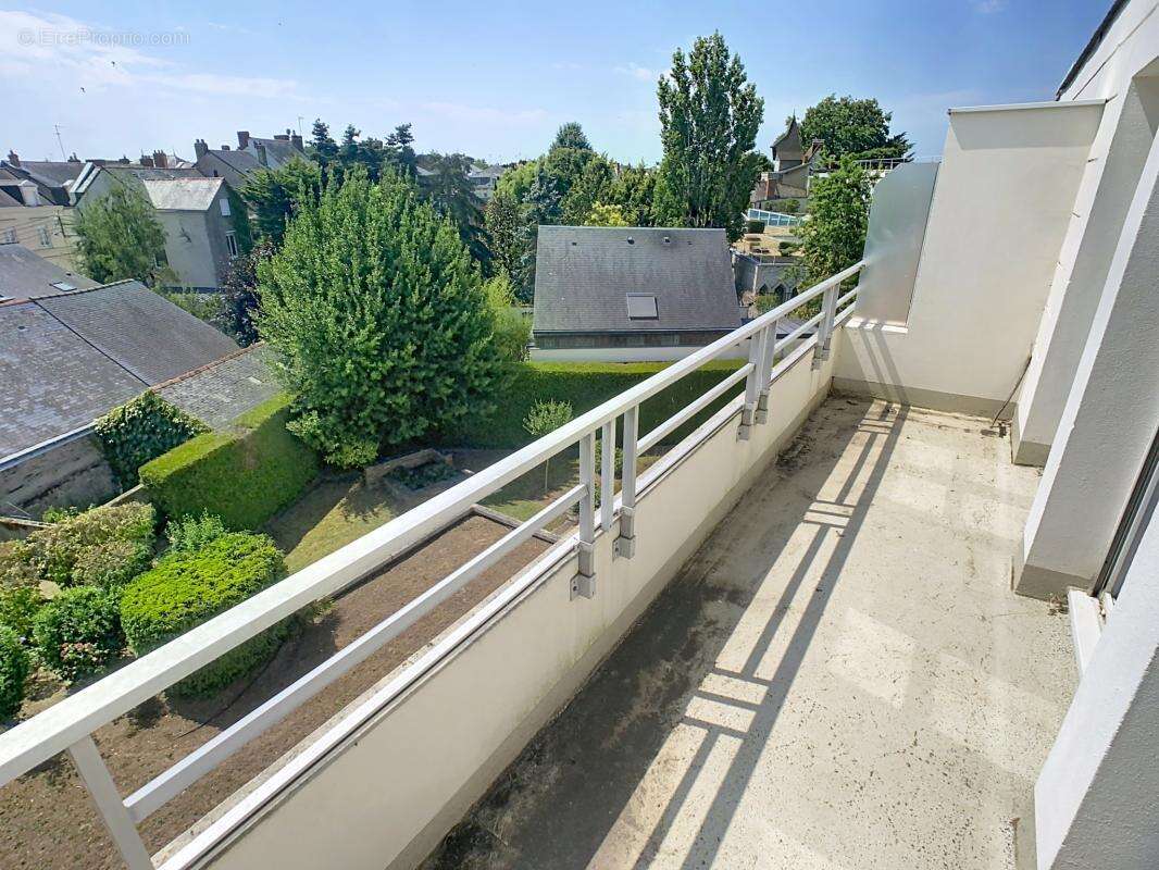 ANGERS GARE LAFAYETTE : Type 4, dernier étage, balcon, garag - photo 2