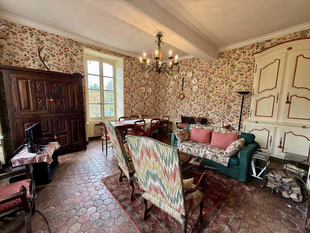 Maison à CHATEL-CENSOIR