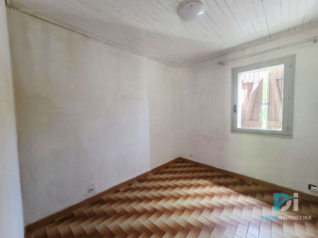 Villa avec garage et remise - photo 12
