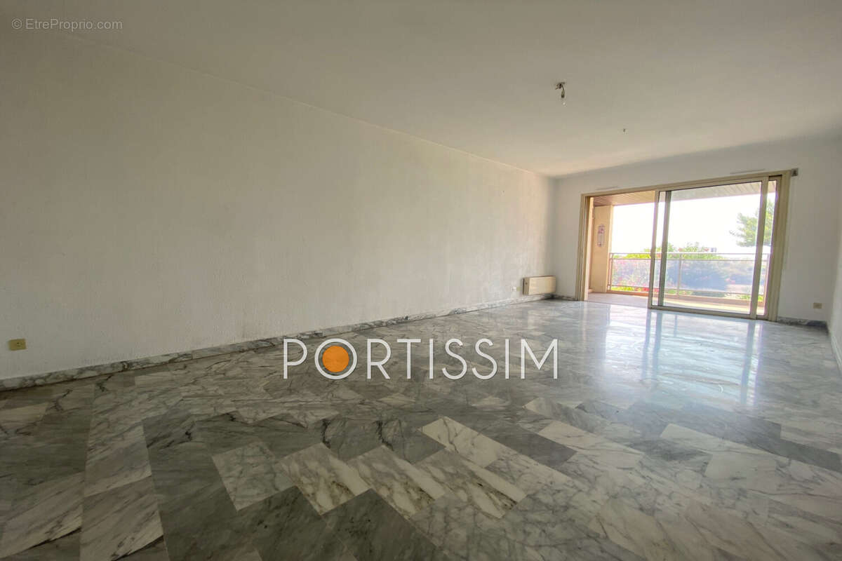 Appartement à SAINT-LAURENT-DU-VAR