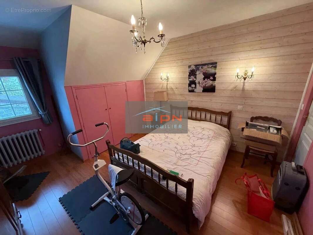 Maison à SAINT-ETIENNE-DU-ROUVRAY