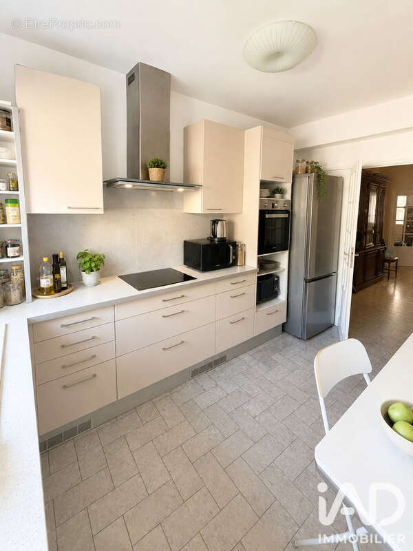 Appartement 126 m² à Marseille-8e  - photo 2