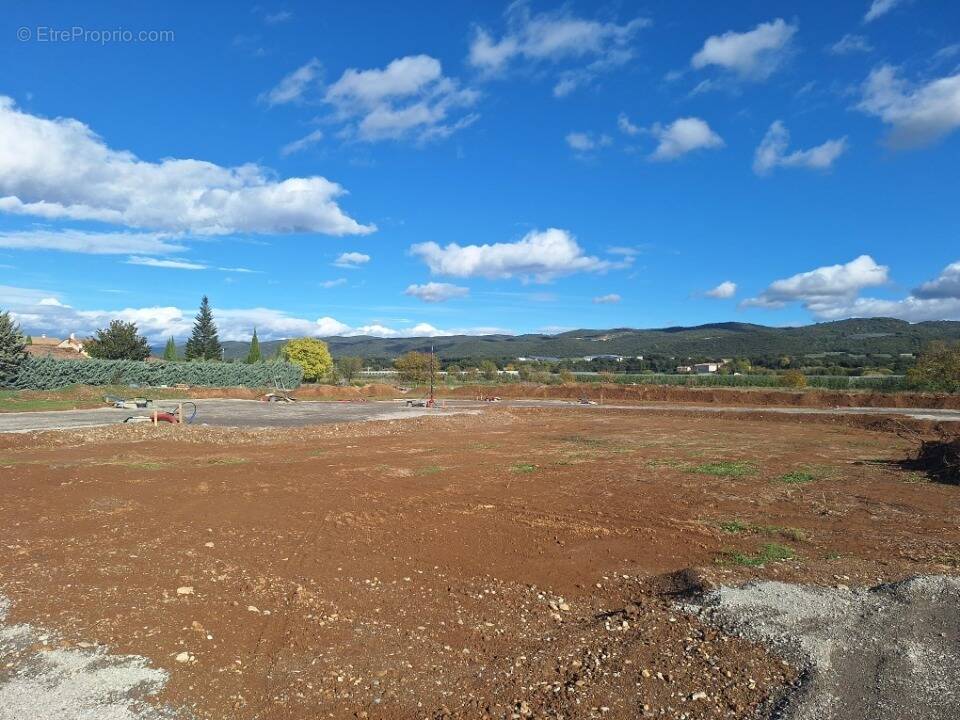 Terrain à LES MEES