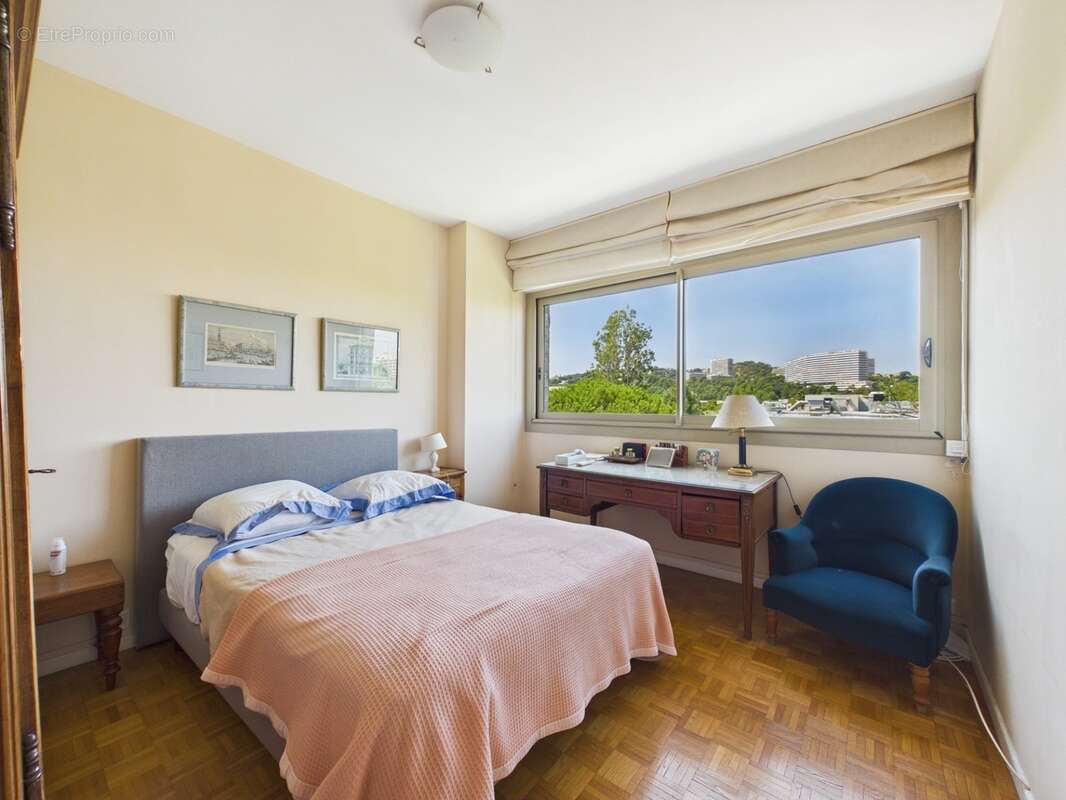 À vendre Appartement T5 de 150 m² au dernier étage avec terrasse à Saint-Giniez MARSEILLE 8E ARRONDISSEMENT - photo 8