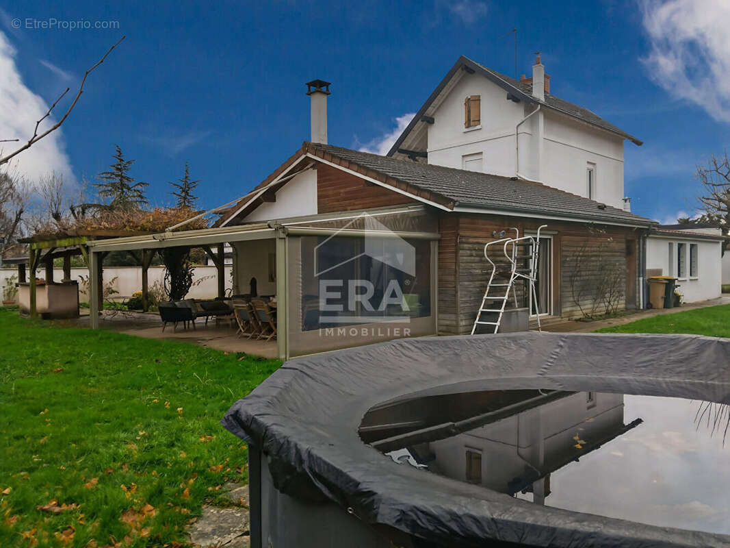 Maison à CHARBONNIERES-LES-BAINS