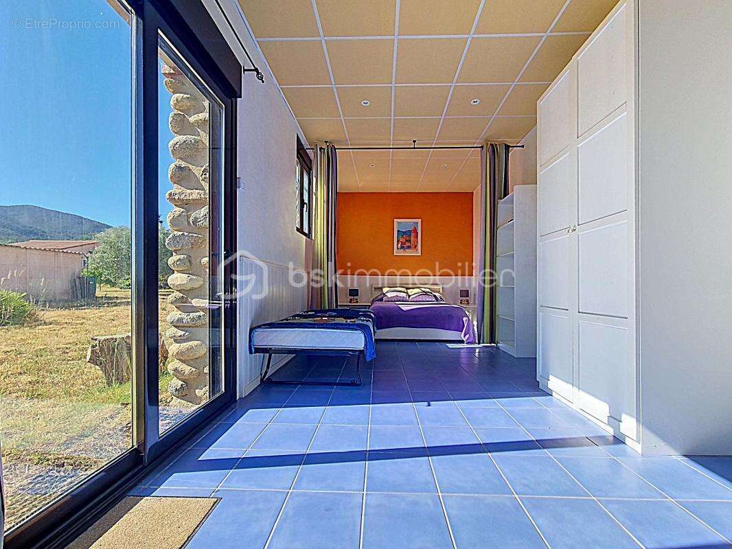 Maison 4 faces avec vue sur le Canigou – 1760 m² de terrain, piscine, garage, dépendance, panneaux solaires - photo 6