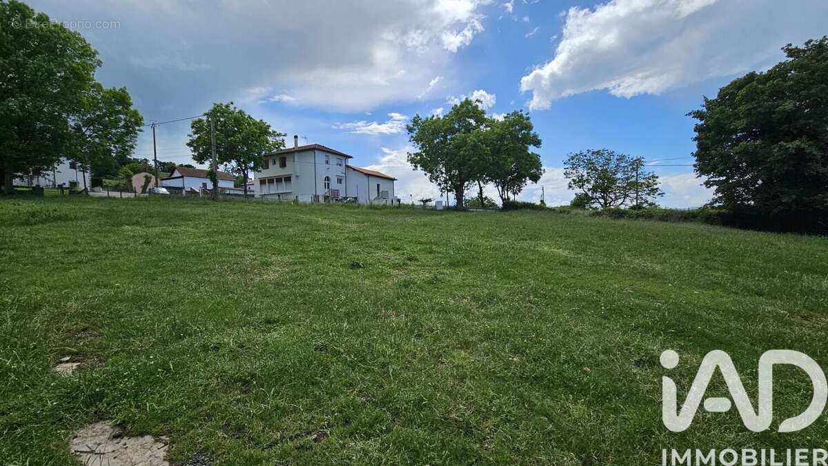 Terrain 1200 m² à Lohitzun-Oyhercq  - photo 4