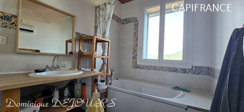 Maison à SAINT-SAUVEUR-DE-MONTAGUT