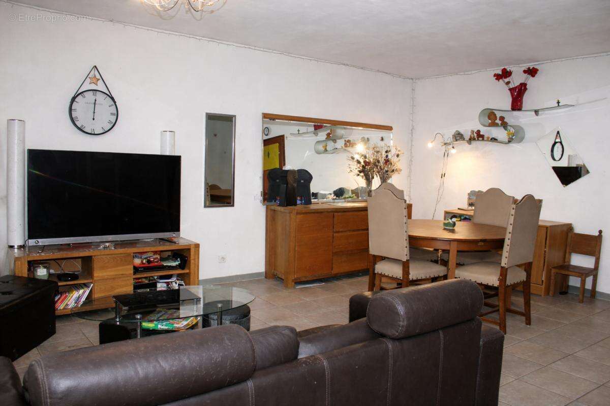 Appartement à LEZIGNAN-CORBIERES