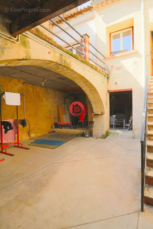 Maison à LAUDUN-L'ARDOISE