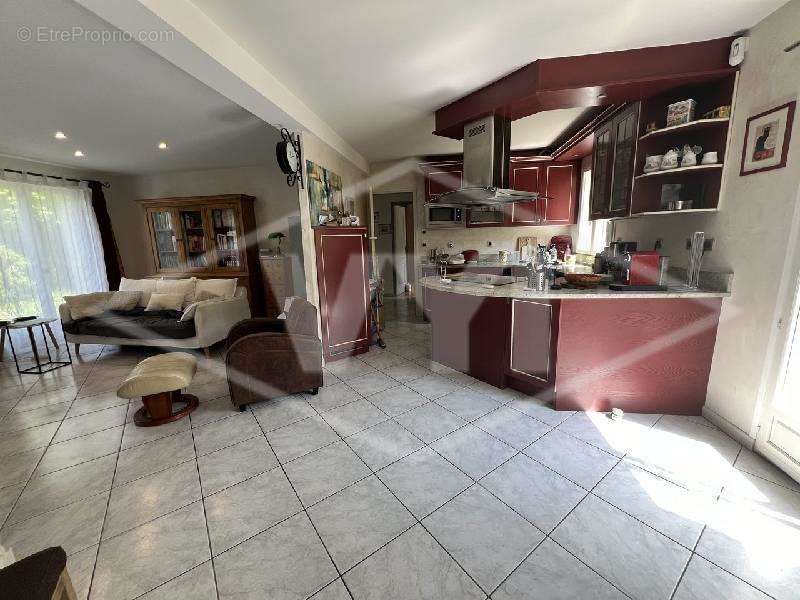 Maison à COMBS-LA-VILLE